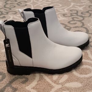 Sorel White and Black Chelsea Waterproof Boots